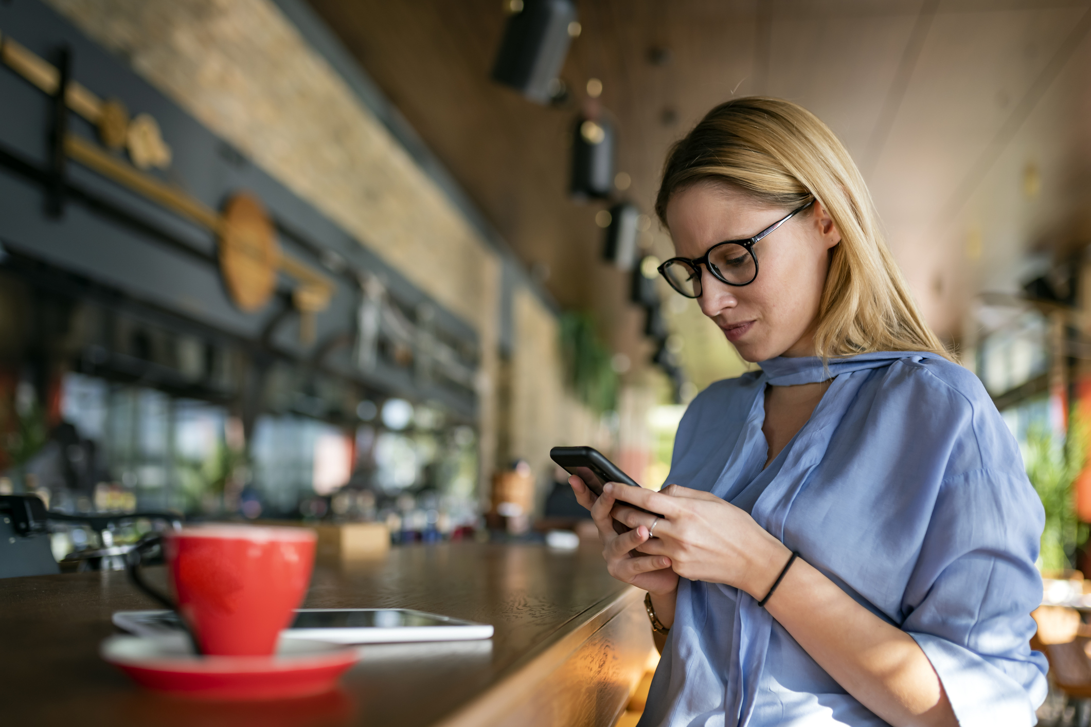 woman at coffeeshop